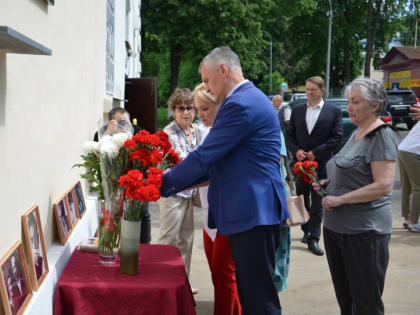 Во Фрязине открыли мемориальную доску в память о Владимире Кармазине