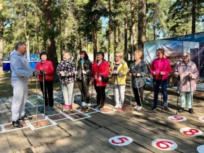 В Кузьминском лесопарке города Котельники состоялось очередное занятие по скандинавской ходьбе