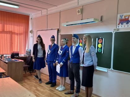 Сотрудники Госавтоинспекции провели игру-викторину «Правила дорожного движения» с учениками Наро-Фоминской школы № 5