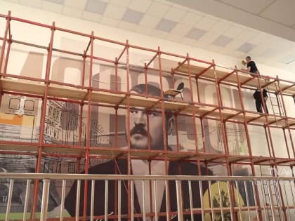 В новой школе на улице Красина появилось интересное художественное оформление