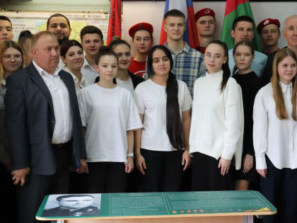 «Парта Героя» в память о Герое Советского Союза Николае Владимировиче Забырине появилась в Вербилковской школе