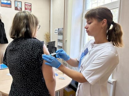 Вакцинация против гриппа в Луховицах: медицинские работники на службе у населения