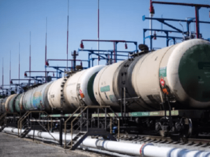 После недельного роста объёмы поставок российской нефти снова сокращаются