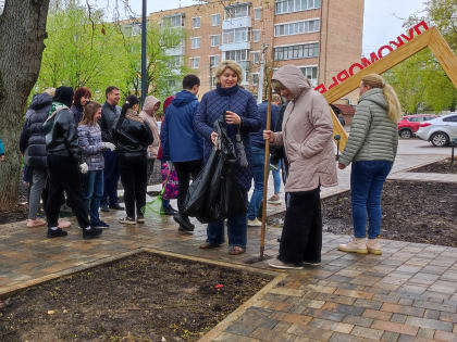 Сотрудники налоговой инспекции навели чистоту в рузском парке «Лукоморье»