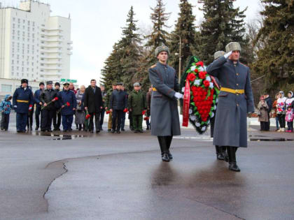 Возложение цветов к мемориалу коломенцам, отдавшим жизнь за Родину, прошло в День защитника Отечества