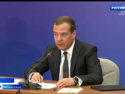 Медведев: Европа и США воюет с Россией чужими руками