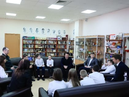 Губернатор пообщался со школьниками из Балашихи, чьи близкие находятся в зоне СВО