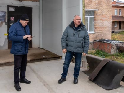 На территории Талдомской больницы продолжаются работы по строительству наружного теплого перехода