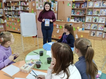 Мишка в ярком свитере – на рисунках юных ружан