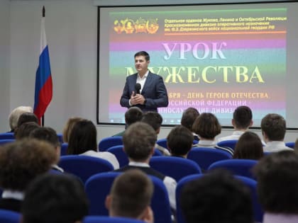 Владимир Волков вместе с военными принял участие в уроках мужества в школах Люберец