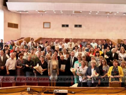 Руководитель муниципалитета Сергей Мужальских поздравил членов избирательных комиссий округа с 30-летием избирательной системы РФ