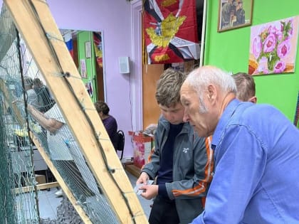 Студенты помогают защищать родину