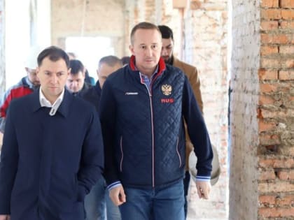 Николай Ханин и первый заместитель министра строительного комплекса Марат Сибатулин проконтролировали объект капитального ремонта в Кашире