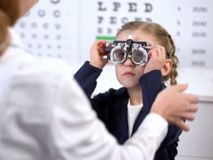 У семилетней девочки после планового осмотра зрения диагностировали деменцию
