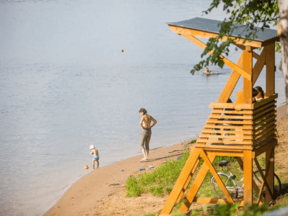 Популярный пляж в Дубне привлек более 20 тысяч отдыхающих