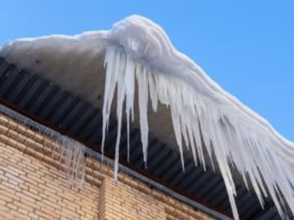 Спасатели ГКУ МО «Мособлпожспас» рекомендуют населению соблюдать осторожность и, по возможности, не подходить близко к стенам зданий