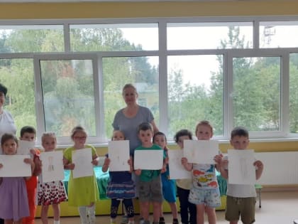 Дороховские детсадовцы рисовали семью