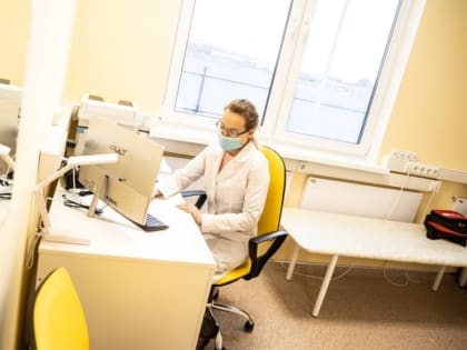 Почти 280 медработников трудоустроились в Подмосковье по программе «Приведи друга»