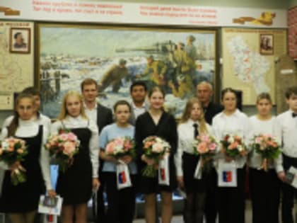 Паспорта граждан России вручили юным лобненцам.