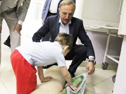 Депутаты Люберец передали в МОЦОМД напольное покрытие для игровой зоны