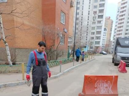 В Котельниках приводят в нормативное состояние канализационные колодцы