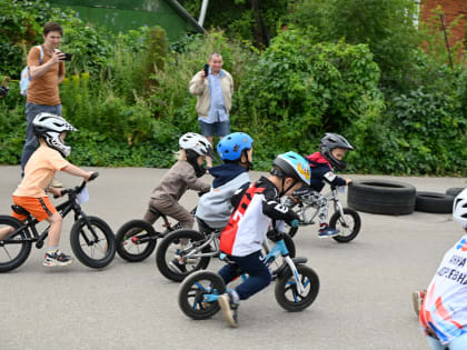 Порядка 150 маленьких спортсменов приняли участие в гонках на велосипедах и беговелах в Видном