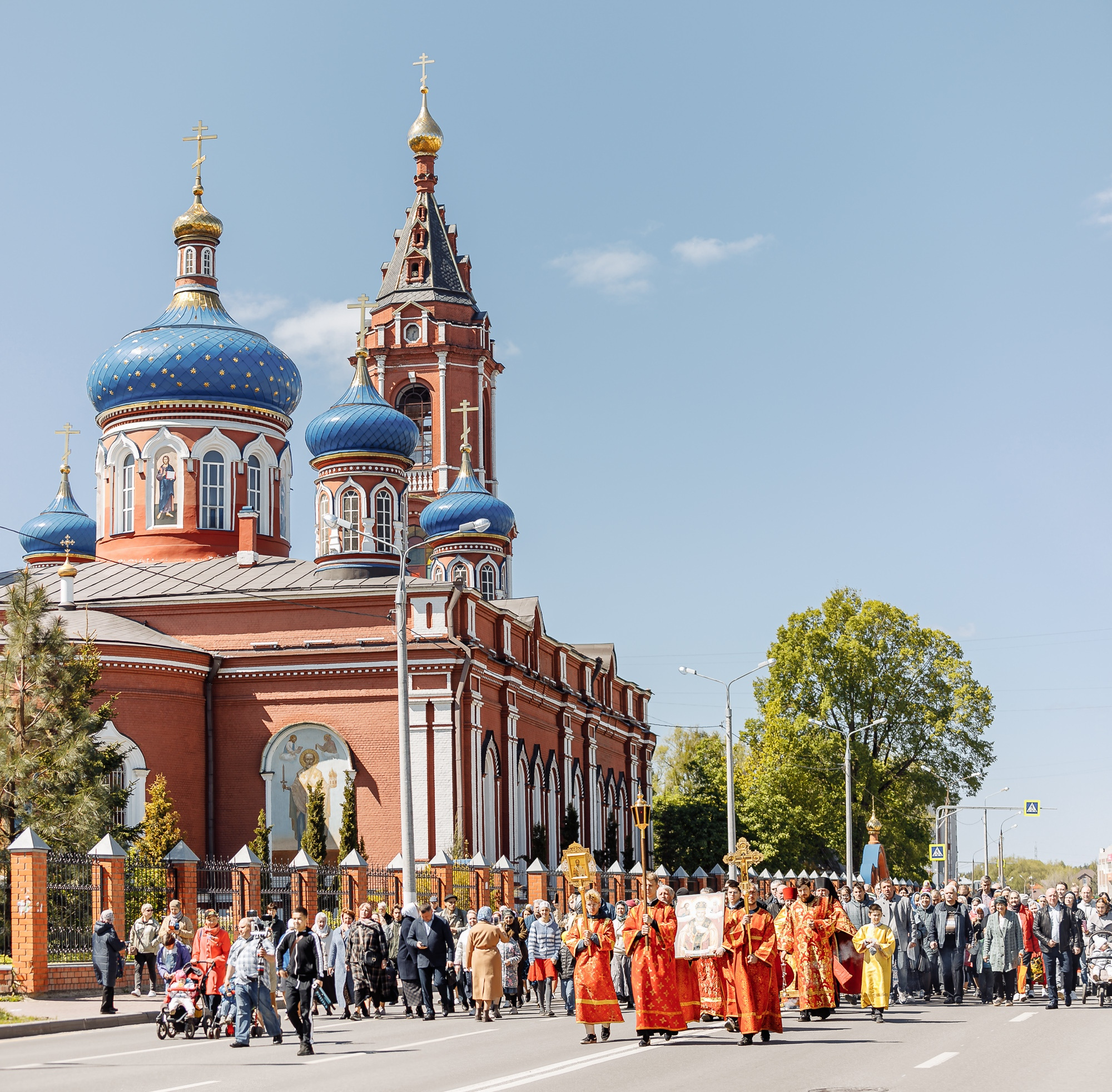 Крестный ход в Орехово-Зуево. Храм святителя Николая в Орехово-Зуево. Никольский крестный ход Орехово-Зуево. Фото Орехово-Зуево крестный ход 22.05.2022.