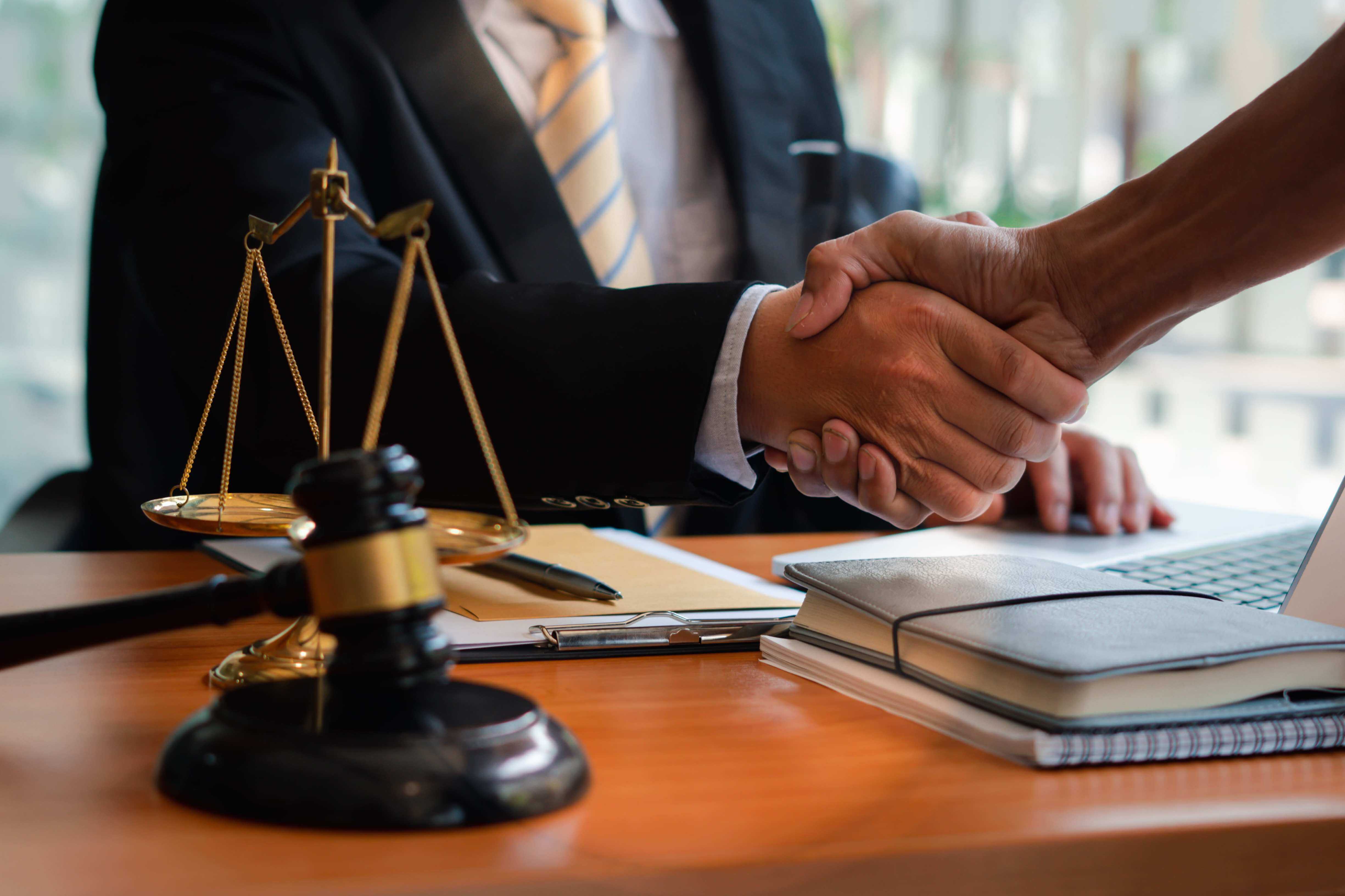When Should You Hire a Workers’ Comp Lawyer?