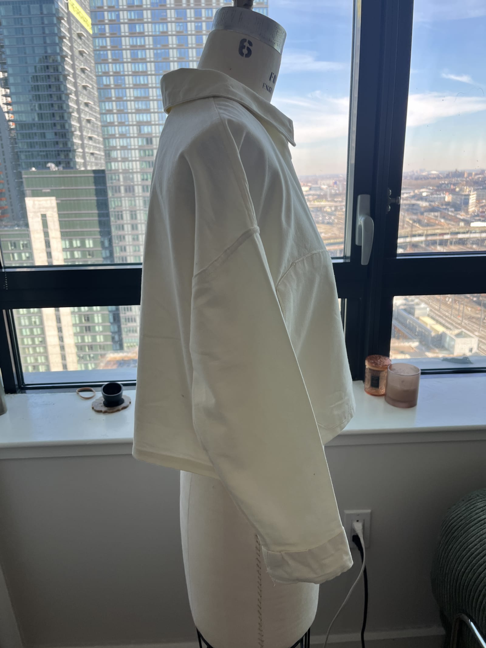 Canvas zip-up jacket — side