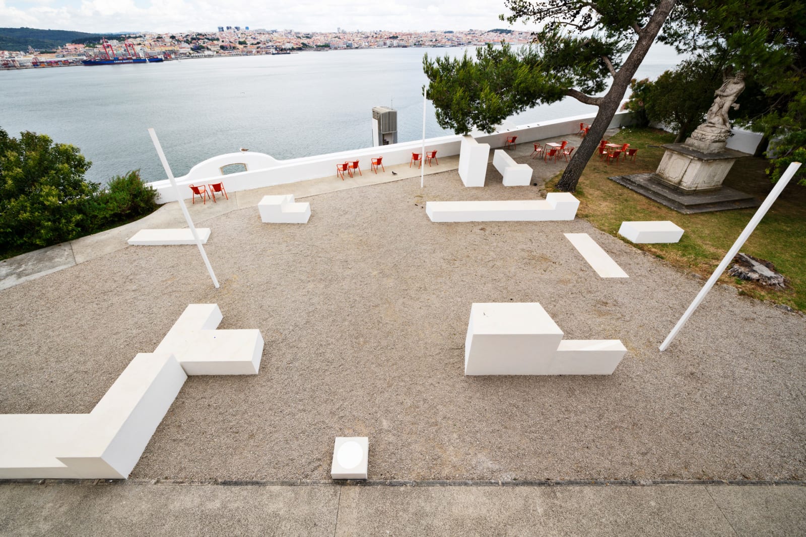 Image from O Espelho