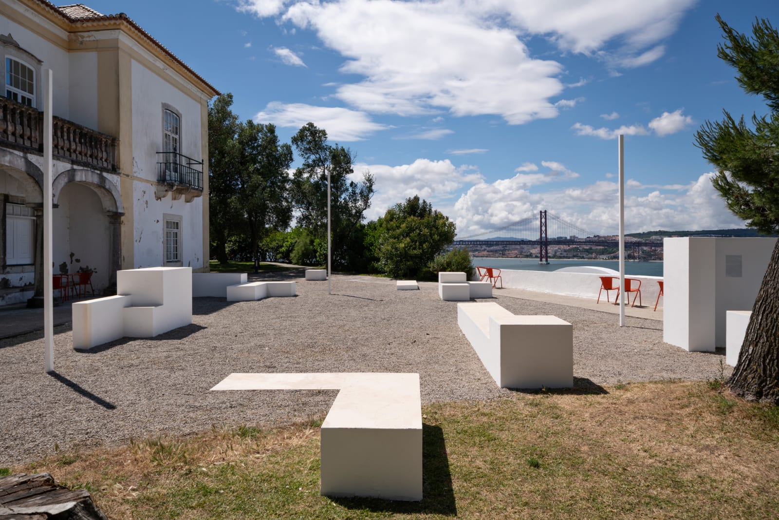 Image from O Espelho