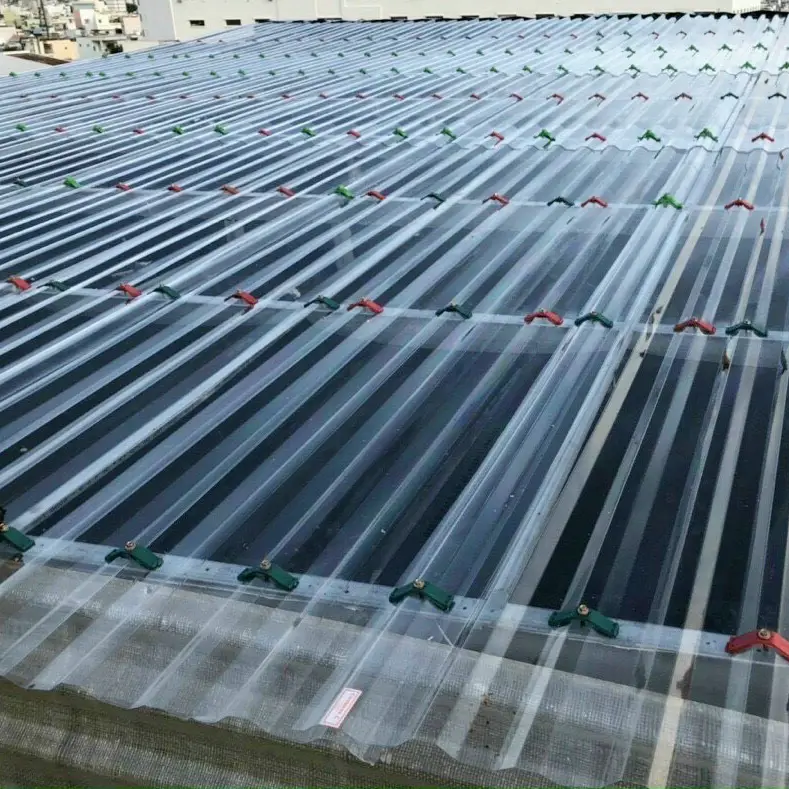 Tấm Poly Lấy Sáng Ưu điểm, ứng dụng và giá cả tại Việt Nam