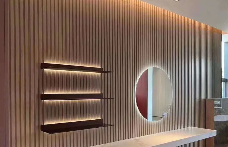 Giá ốp tường nhựa giả gỗ: Tựa đề