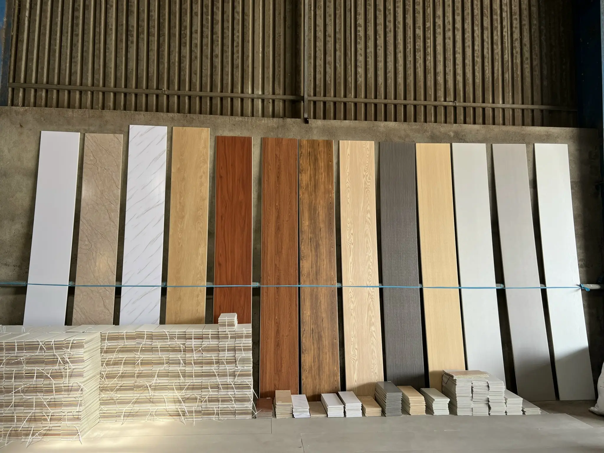 Giá ốp tường nhựa giả gỗ: Tựa đề