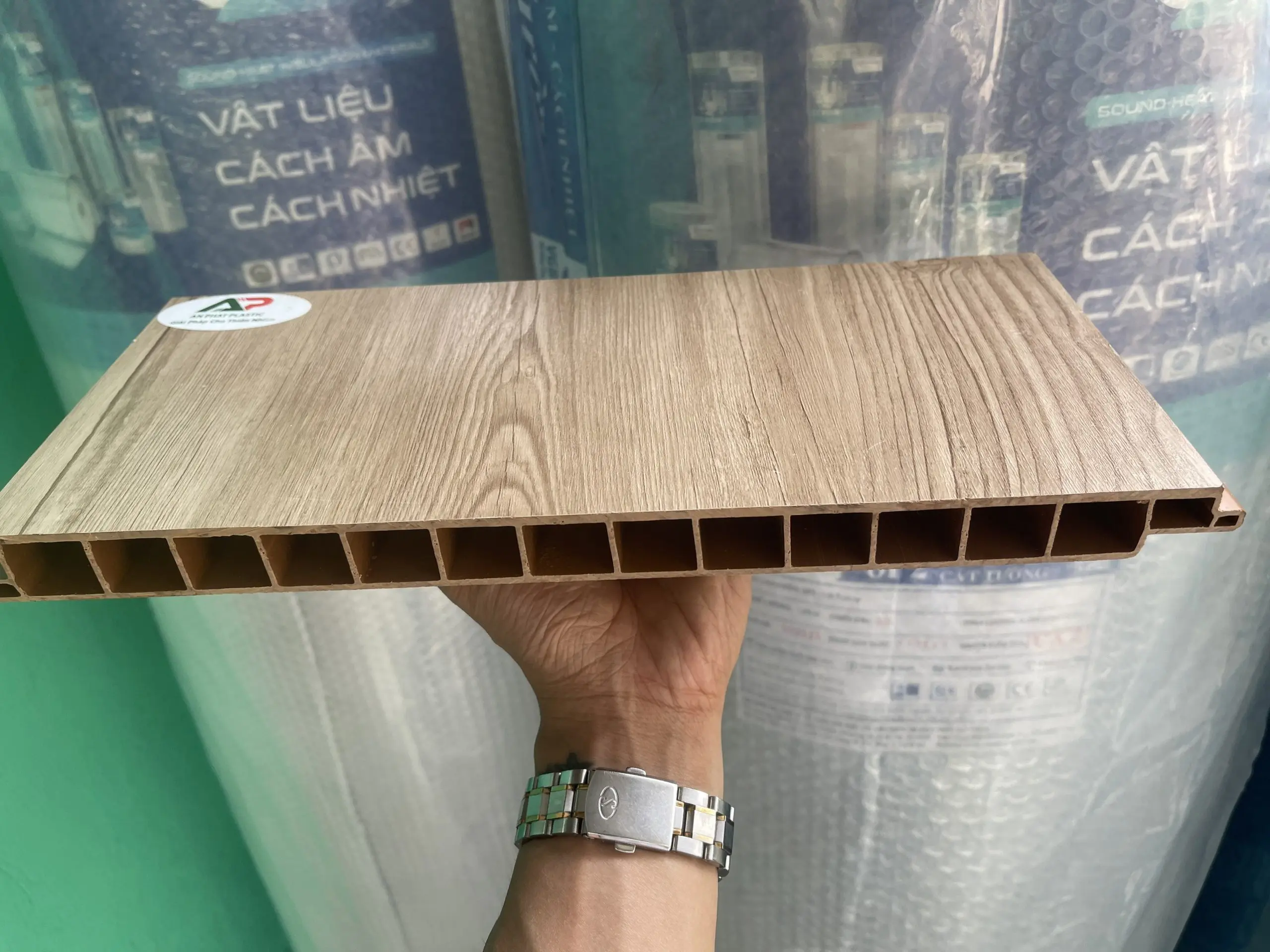 Sàn nhựa chịu lực gác lửng: Giải pháp bền vững cho không gian sống hiện đại