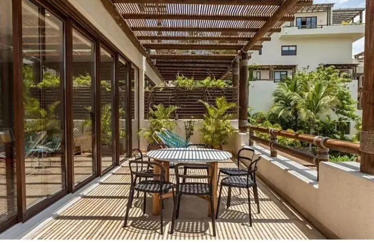 Khám Phá Sức Hấp Dẫn Của Lam Chắn Nắng Sân Thượng - Giải Pháp Thông Minh Cho Không Gian Ngoài Trời Sang Trọng