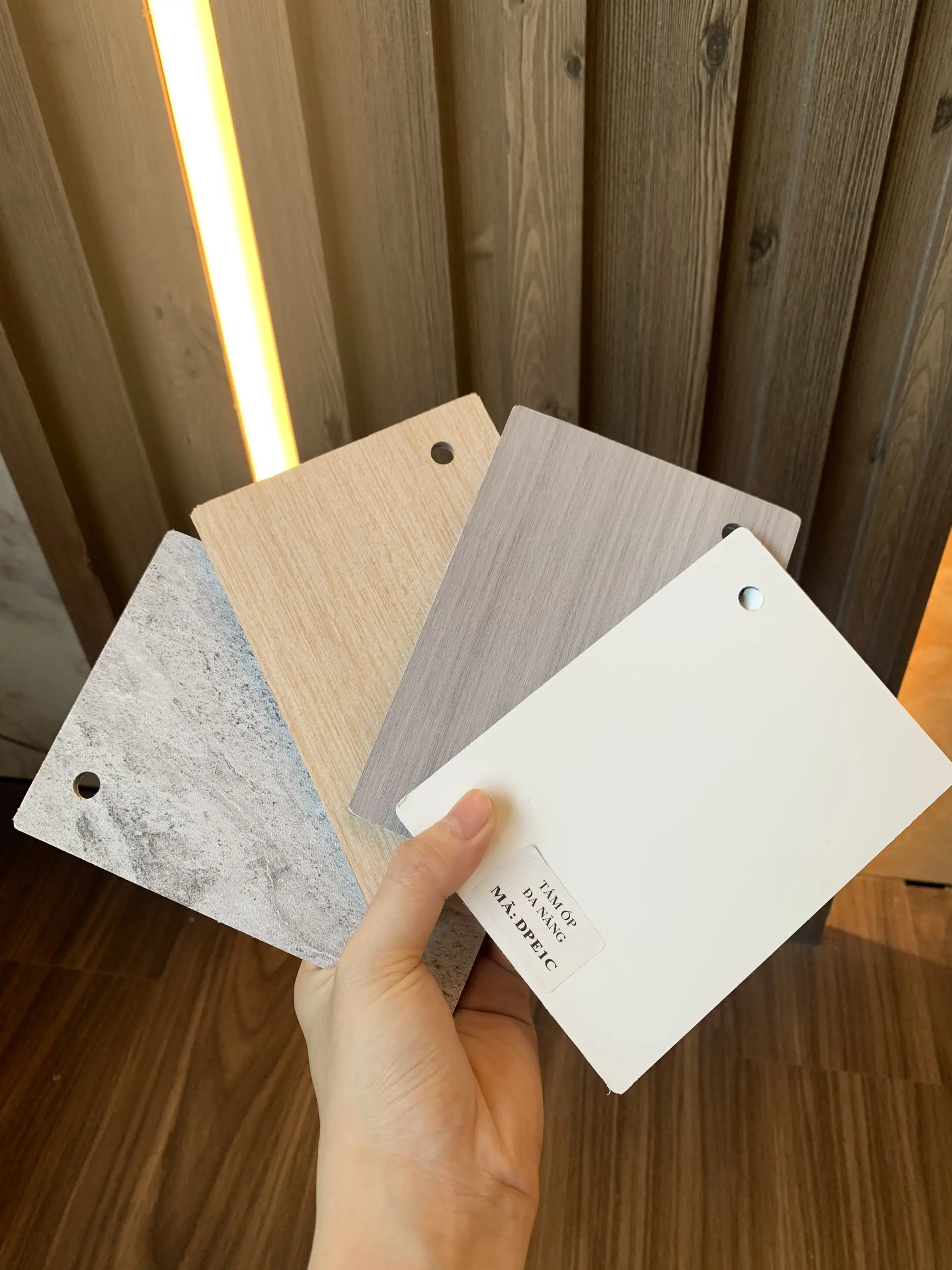 Tấm nhựa ốp tường - Giải pháp nội thất hiện đại-vừa tiết kiệm-đa dạng mẫu mã cho mọi không gian sống