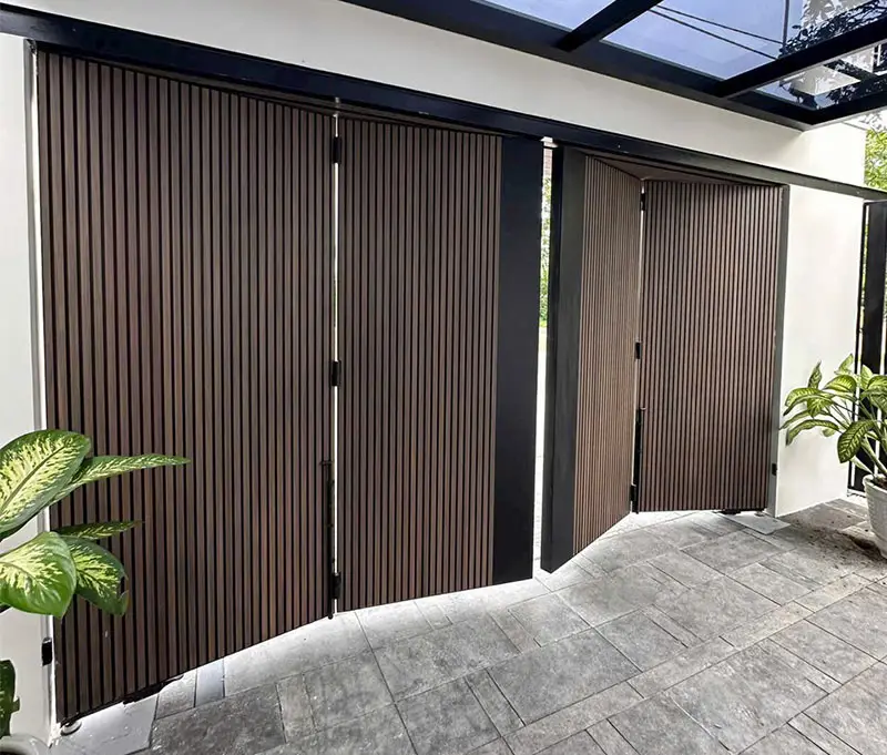 Gỗ nhựa ốp cổng ngoài trời Giải pháp trang trí thông minh cho không gian ngoại thất