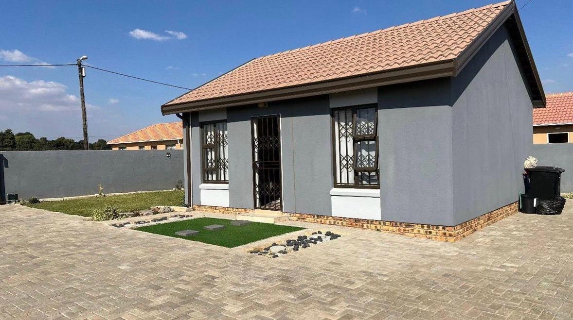 Beautiful 2 bedroom house for sale in Savanna City