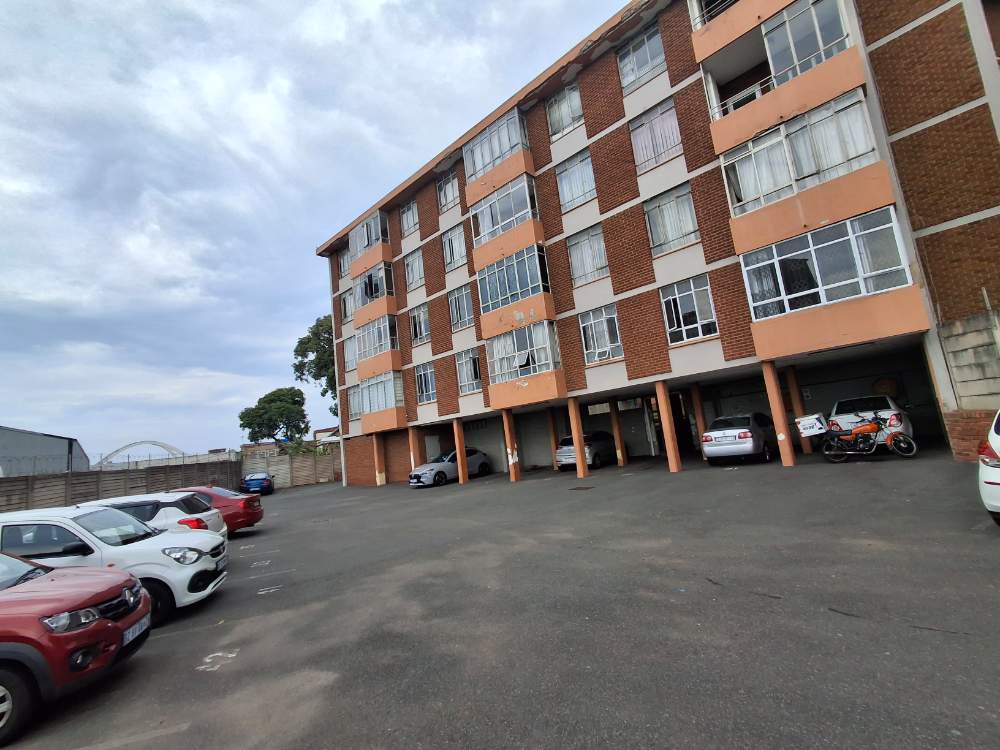 One and half bedrooms for sale in Morningside