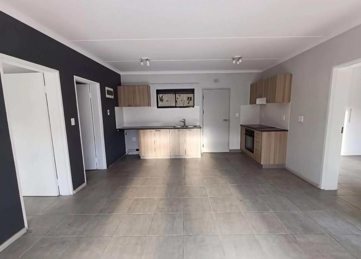 Fully Furnished Two bedrooms apartment in Amanzimtoti