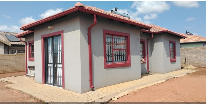 Beautiful 3 bedroom and 2 bathroom home in Klerksoord Rosslyn