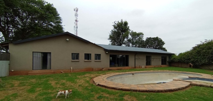 Spacious Smallholding with Excellent Lifestyle Potential