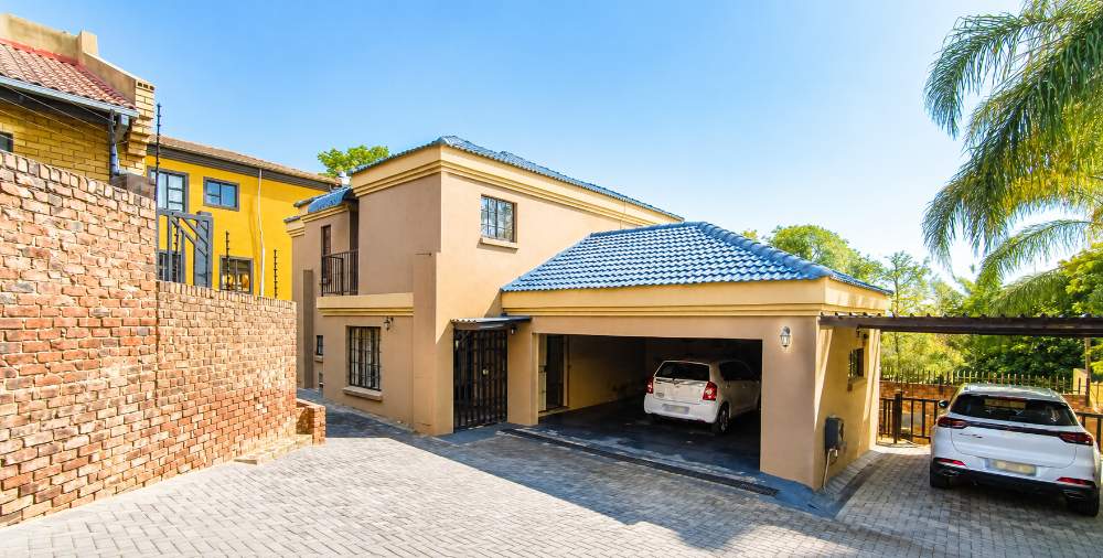Comfortable 3 bedroom 2 bathroom spacious sectional title in Nina Park