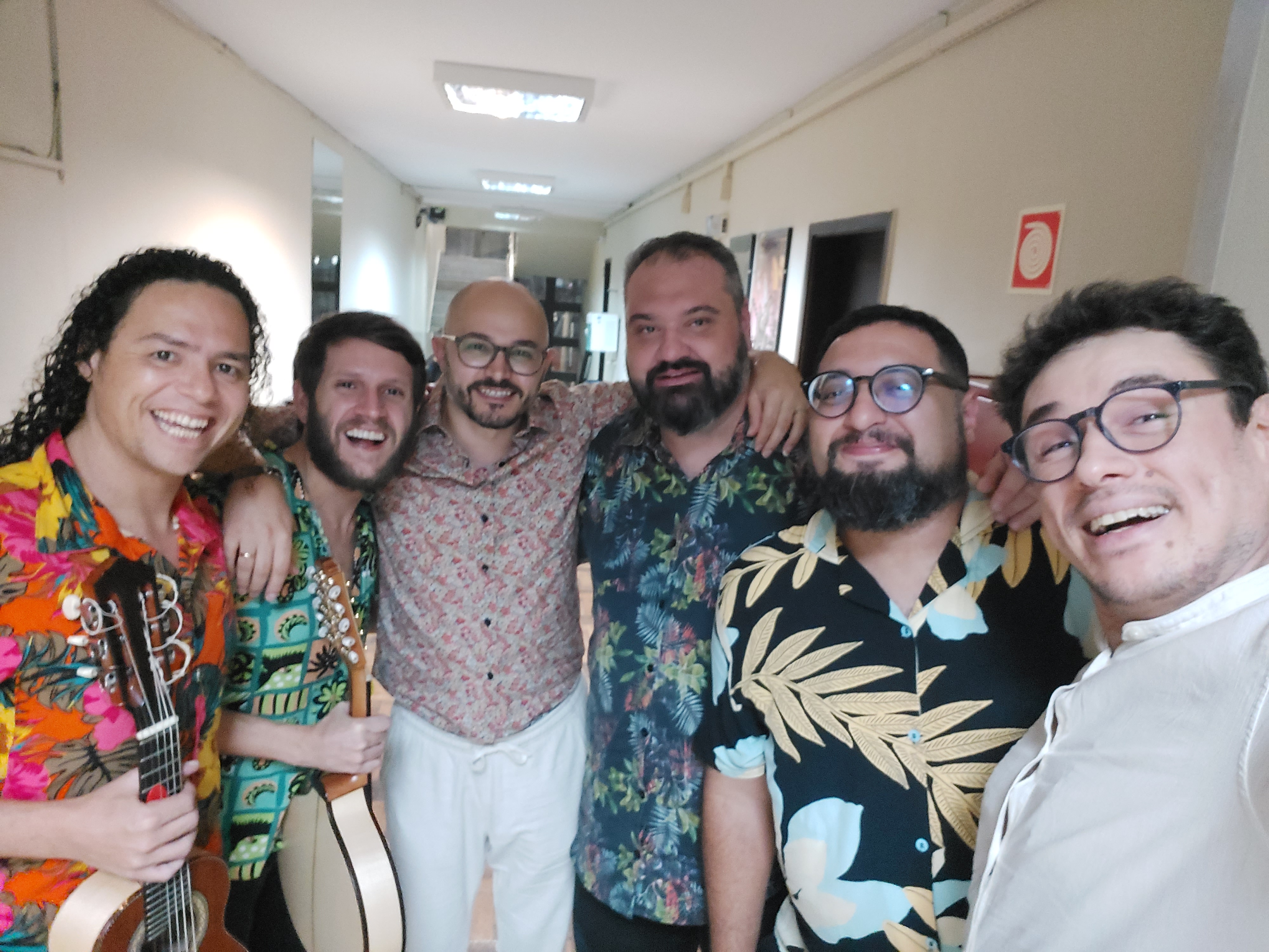 Liêve Ferreira Oficina de Música Curitiba - apresentação guitarra nordestina