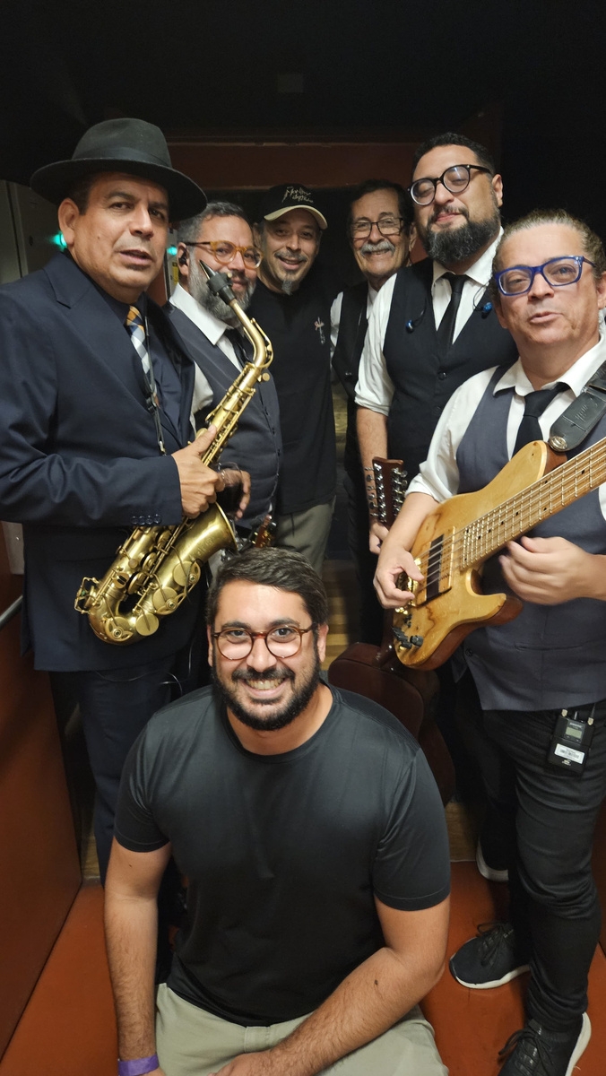 Liêve Ferreira guitarrista nordestina em show com Maestro Spok em São Paulo