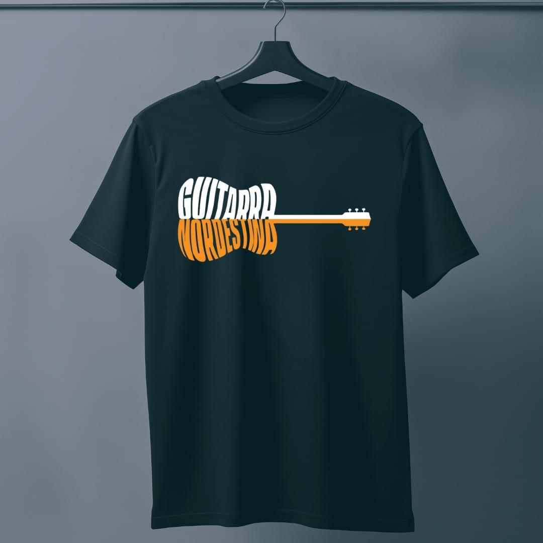 Camiseta verde escuro do projeto Guitarra Nordestina - Afluentes e confluências, com Liêve Ferreira e Luciano Magno