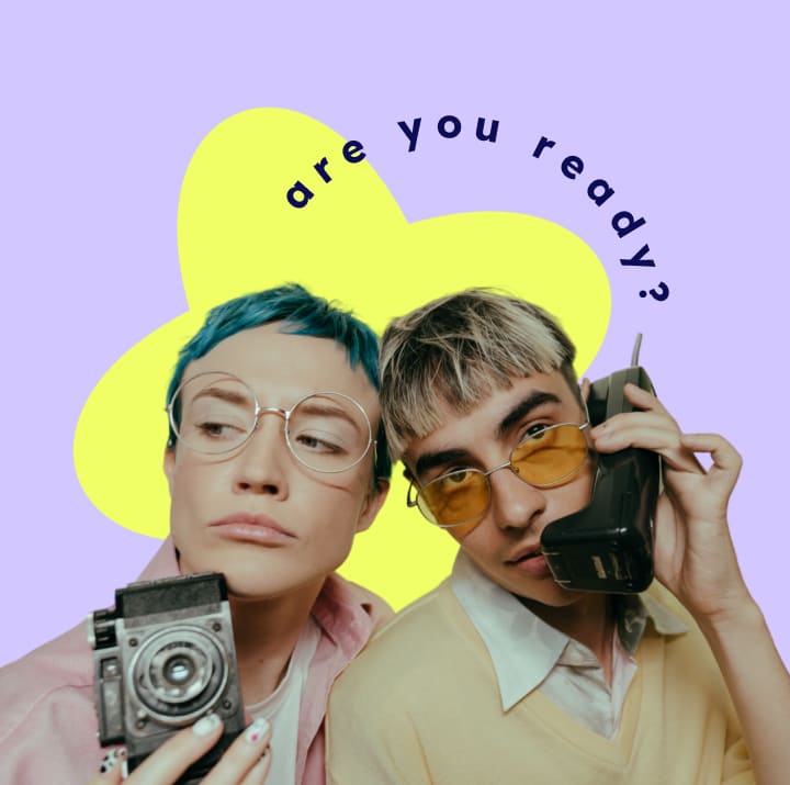 Dos jóvenes con estilos de moda únicos, uno sosteniendo una cámara y el otro hablando por un teléfono retro, con el texto 'Are you ready?' en el fondo.