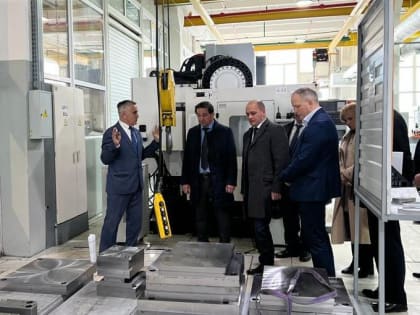 Депутаты посетили в Октябрьском около 30 объектов, провели прием граждан и заседание рабочей группы