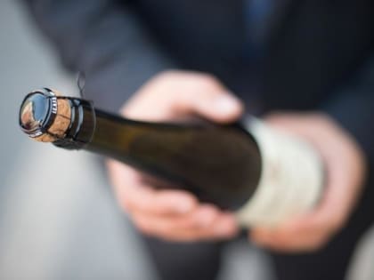 Потребление алкоголя приводит к тяжелой психологической и физической зависимости